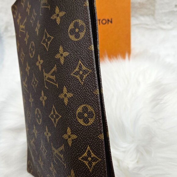Louis Vuitton Monogram Pouch 26 cm - Picture 10 of 14